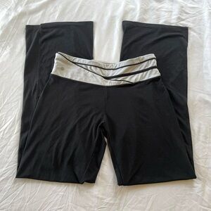 “B” Unknown Brand - Black White Flare Yoga Pants Leggings